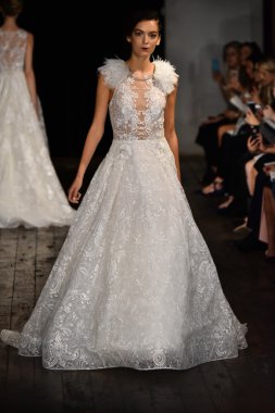 Rivini sonbahar 2017 Gelin Koleksiyonu gösteri