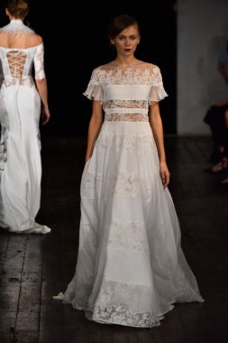 Rivini sonbahar 2017 Gelin Koleksiyonu gösteri