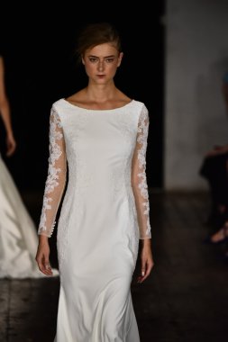 Rivini sonbahar 2017 Gelin Koleksiyonu gösteri