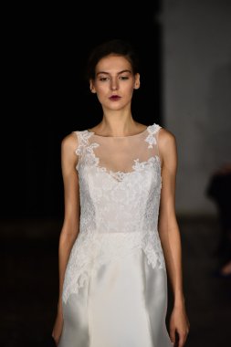Rivini sonbahar 2017 Gelin Koleksiyonu gösteri