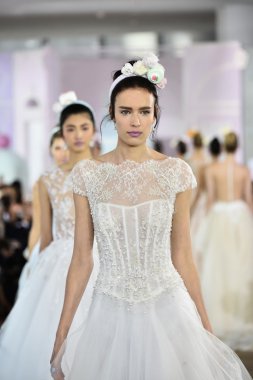 Ines Di Santo sonbahar 2017 Gelin Koleksiyonu gösteri