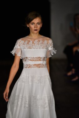 Rivini sonbahar 2017 Gelin Koleksiyonu gösteri