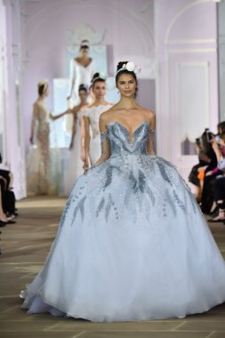 Ines Di Santo sonbahar 2017 Gelin Koleksiyonu gösteri