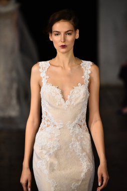 Rivini sonbahar 2017 Gelin Koleksiyonu gösteri