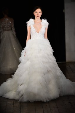 Rivini sonbahar 2017 Gelin Koleksiyonu gösteri