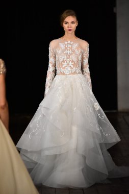 Rivini sonbahar 2017 Gelin Koleksiyonu gösteri