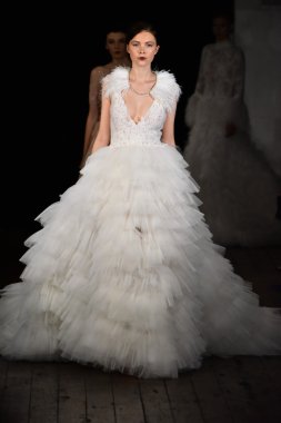 Rivini sonbahar 2017 Gelin Koleksiyonu gösteri