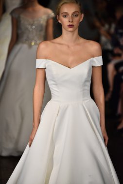 Rivini sonbahar 2017 Gelin Koleksiyonu gösteri