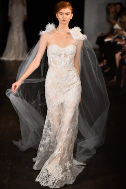 Rivini sonbahar 2017 Gelin Koleksiyonu gösteri