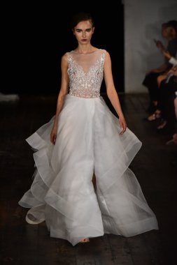 Rivini sonbahar 2017 Gelin Koleksiyonu gösteri