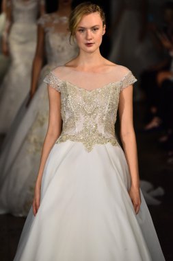 Rivini sonbahar 2017 Gelin Koleksiyonu gösteri