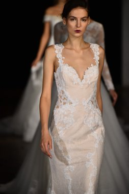 Rivini sonbahar 2017 Gelin Koleksiyonu gösteri