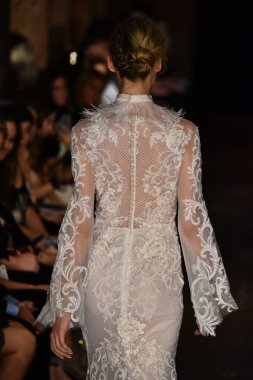 Rivini sonbahar 2017 Gelin Koleksiyonu gösteri