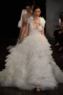 Rivini sonbahar 2017 Gelin Koleksiyonu gösteri