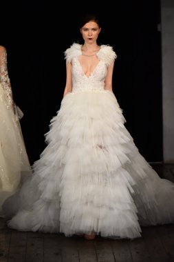 Rivini sonbahar 2017 Gelin Koleksiyonu gösteri