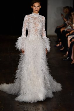 Rivini sonbahar 2017 Gelin Koleksiyonu gösteri