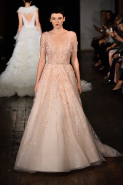 Rivini sonbahar 2017 Gelin Koleksiyonu gösteri