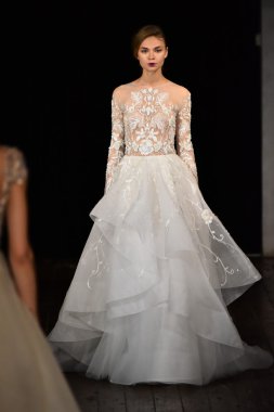 Rivini sonbahar 2017 Gelin Koleksiyonu gösteri