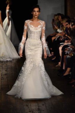 Rivini sonbahar 2017 Gelin Koleksiyonu gösteri