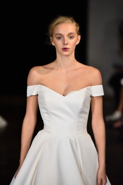 Rivini sonbahar 2017 Gelin Koleksiyonu gösteri