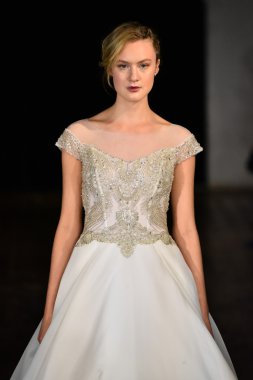 Rivini sonbahar 2017 Gelin Koleksiyonu gösteri