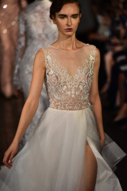 Rivini sonbahar 2017 Gelin Koleksiyonu gösteri