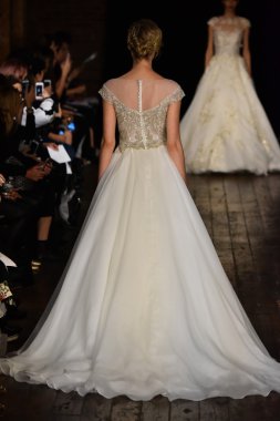  Rivini sonbahar 2017 Gelin Koleksiyonu gösteri 