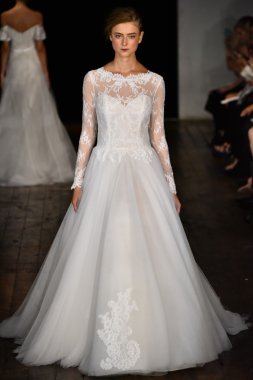 Rivini sonbahar 2017 Gelin Koleksiyonu gösteri