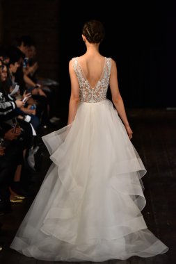 Rivini sonbahar 2017 Gelin Koleksiyonu gösteri