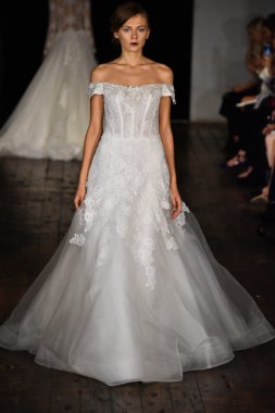 Rivini sonbahar 2017 Gelin Koleksiyonu gösteri