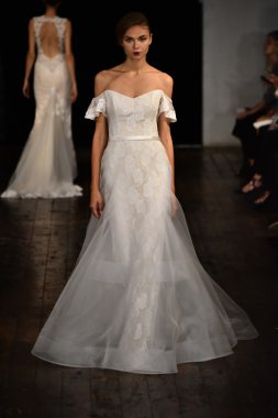 Rivini sonbahar 2017 Gelin Koleksiyonu gösteri