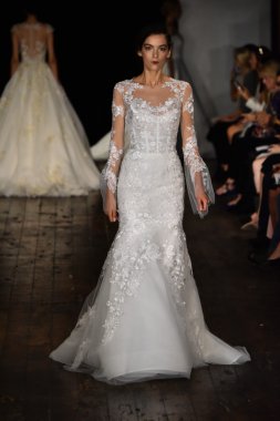 Rivini sonbahar 2017 Gelin Koleksiyonu gösteri