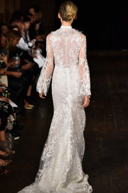 Rivini sonbahar 2017 Gelin Koleksiyonu gösteri