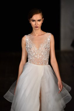 Rivini sonbahar 2017 Gelin Koleksiyonu gösteri