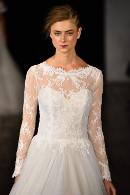 Rivini sonbahar 2017 Gelin Koleksiyonu gösteri