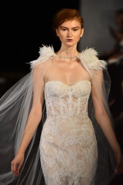 Rivini sonbahar 2017 Gelin Koleksiyonu gösteri