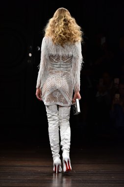  Naeem Khan sonbahar 2017 Gelin Koleksiyonu gösteri