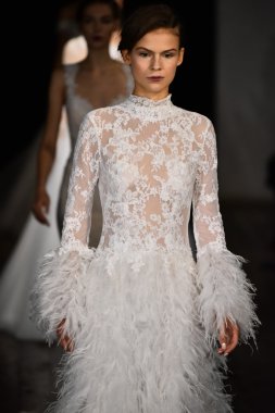  Rivini sonbahar 2017 Gelin Koleksiyonu gösteri 