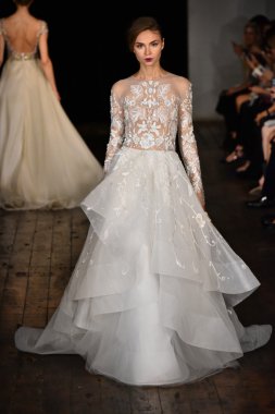 Rivini sonbahar 2017 Gelin Koleksiyonu gösteri