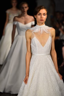  Rivini sonbahar 2017 Gelin Koleksiyonu gösteri 
