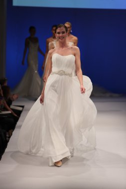 Amare gelin Couture sonbahar 2017 koleksiyonu gösteri