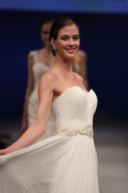 Amare gelin Couture sonbahar 2017 koleksiyonu gösteri