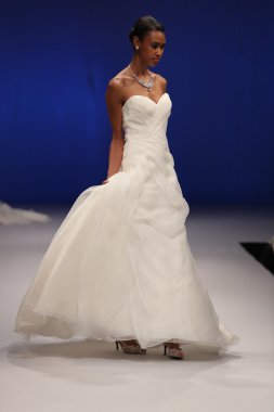 Amare gelin Couture sonbahar 2017 koleksiyonu gösteri