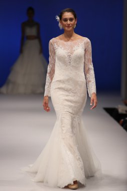 Amare gelin Couture sonbahar 2017 koleksiyonu gösteri