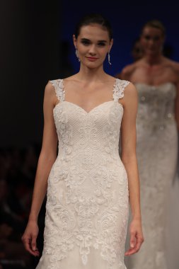 Amare gelin Couture sonbahar 2017 koleksiyonu gösteri