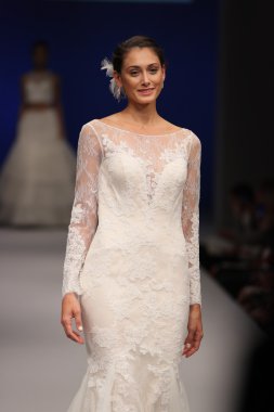 Amare gelin Couture sonbahar 2017 koleksiyonu gösteri