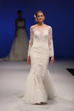 Amare gelin Couture sonbahar 2017 koleksiyonu gösteri