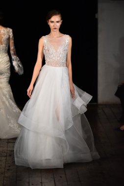 Rivini sonbahar 2017 Gelin Koleksiyonu gösteri