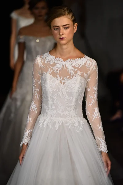 Rivini Fall 2017 Bridal collection show — Stock Photo, Image