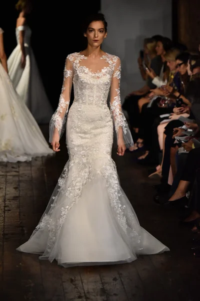 Rivini sonbahar 2017 Gelin Koleksiyonu gösteri